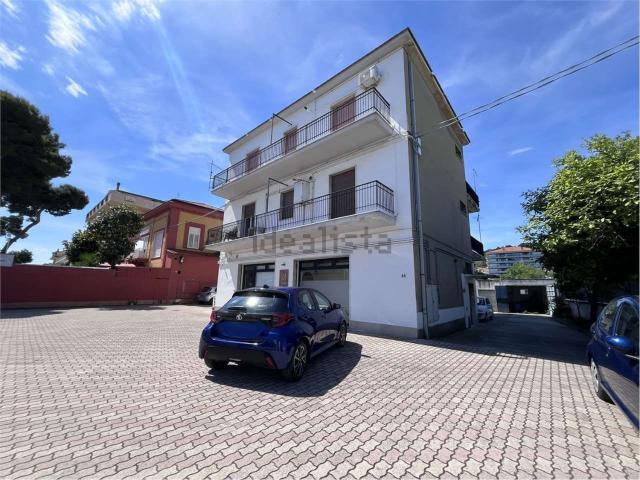 Appartamento in vendita di 94 m² in Via Nazionale Adriatica Sud, 44