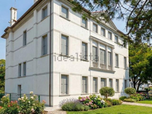 Appartamento in vendita di 94 m² in Via Pino da Zara