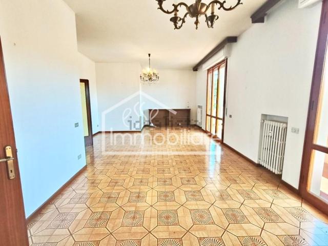 Appartamento in vendita di 95 m² in Piazza A. Toscanini, 50053