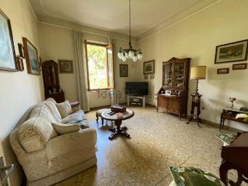 Appartamento in vendita di 95 m² in Piazza Giacomo Matteotti, 50053