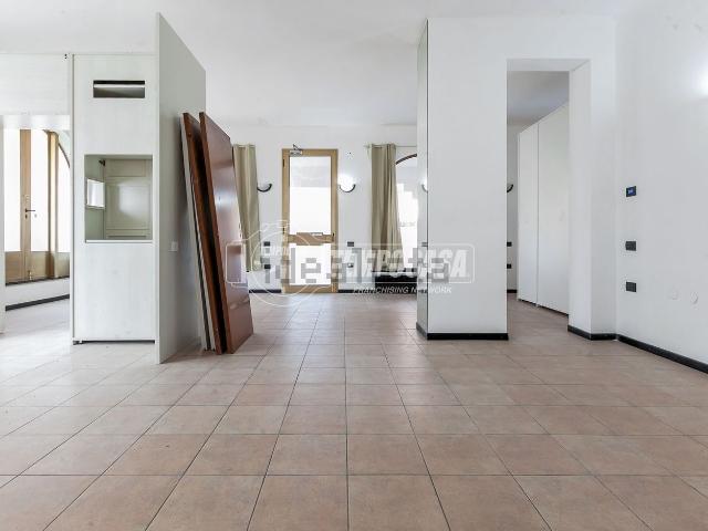 Appartamento in vendita di 98 m² in Via Trento e Trieste, 2