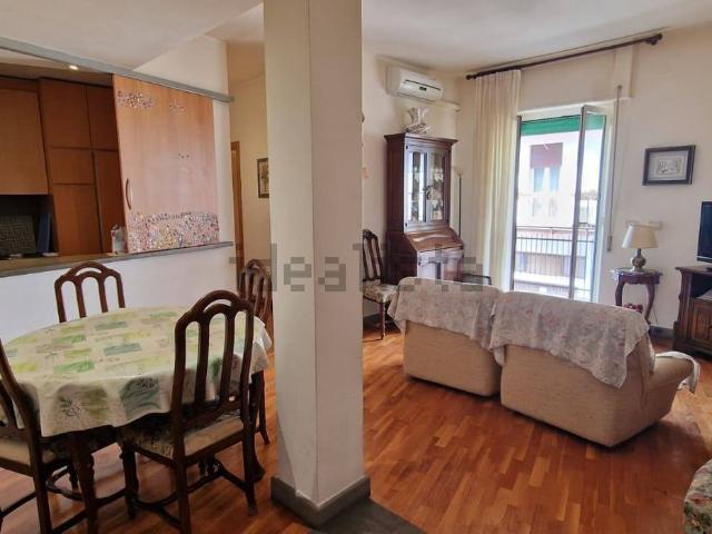 Appartamento in vendita di 95 m² in Via Ugo Foscolo, 4