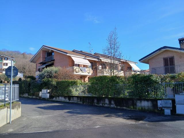 Appartamento in vendita di 95 m² in Via Ugo Foscolo, 12