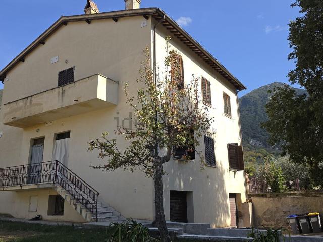 Appartamento in vendita di 95 m² in Via Altolina
