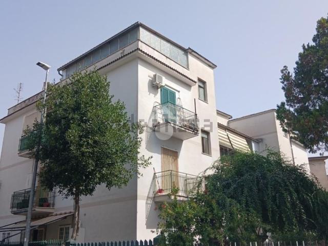 Appartamento in vendita di 95 m² in Via Angelo Salmoiraghi, 38