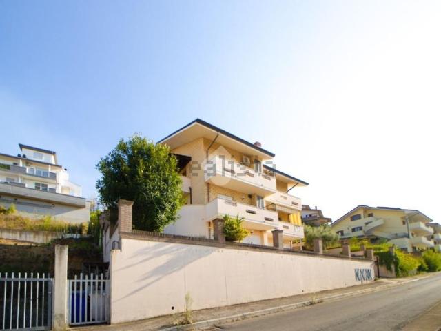 Appartamento in vendita di 95 m² in Via Antonio Monaco, 7