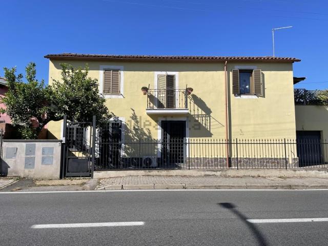 Appartamento in vendita di 95 m² in Via Braccianese Claudia, 17