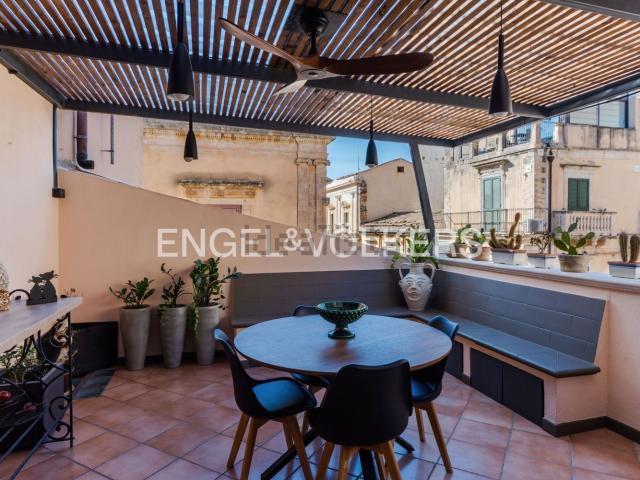 Appartamento in vendita di 95 m² in Via Camillo Benso Conte di Cavour, 51