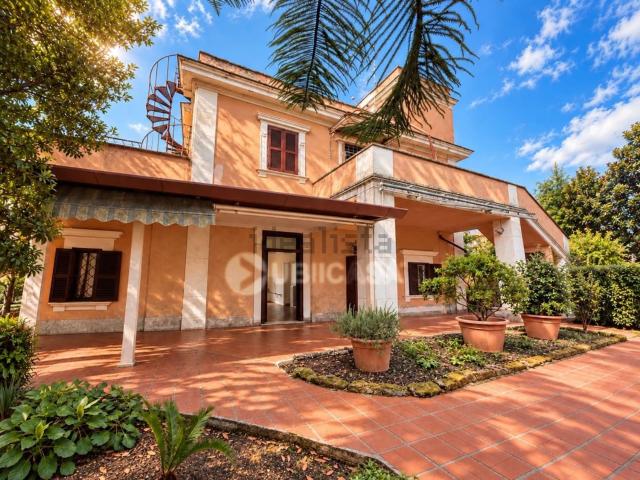 Appartamento in vendita di 95 m² in Via Carlo Angeloni