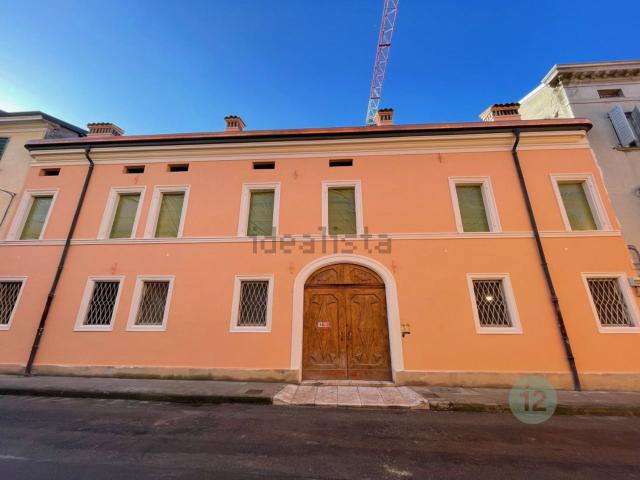 Appartamento in vendita di 95 m² in Via Cesare Battisti, 54