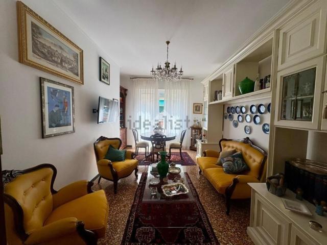 Appartamento in vendita di 95 m² in Via Col di Lana, 24