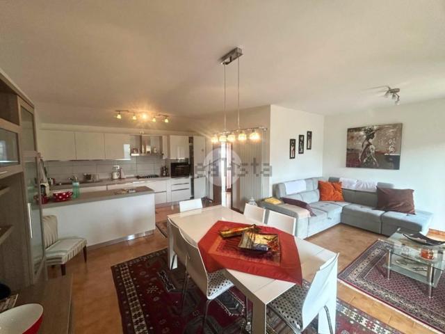 Appartamento in vendita di 95 m² in Via degli Alpini, 26