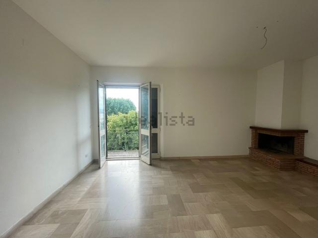 Appartamento in vendita di 95 m² in Via dei popoli