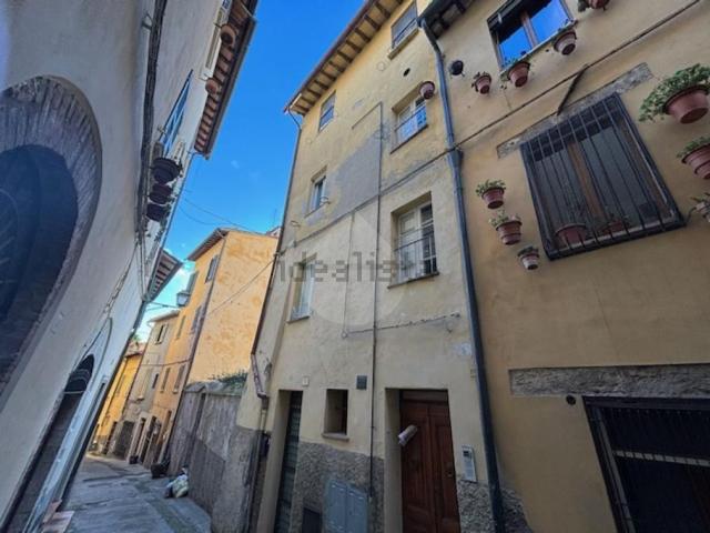 Appartamento in vendita di 95 m² in Via del Curato