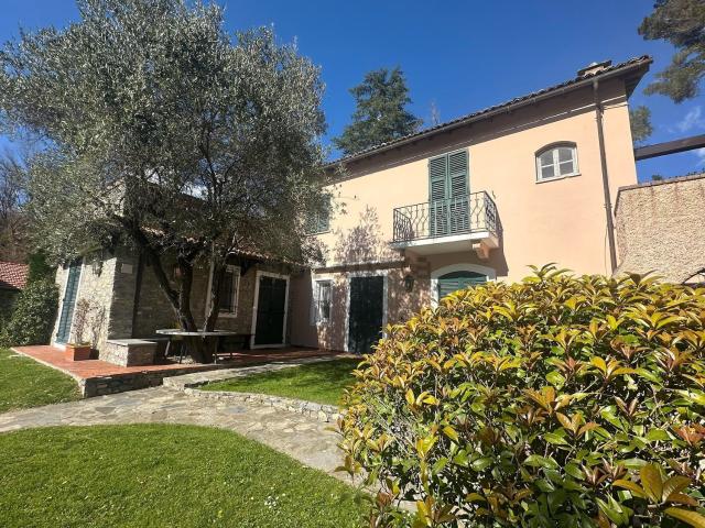 Appartamento in vendita di 95 m² in Via del Golf