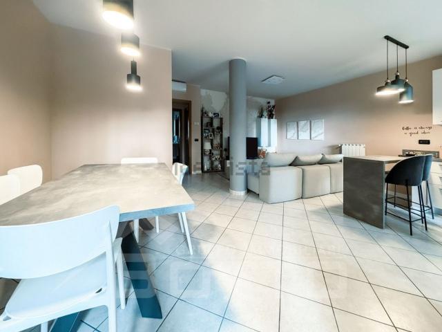 Appartamento in vendita di 95 m² in Via della Pace, 7