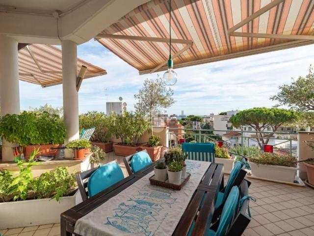 Appartamento in vendita di 95 m² in Via delle Camelie, 23