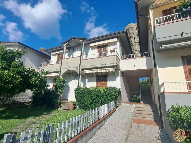Appartamento in vendita di 95 m² in Via delle Querce, 15