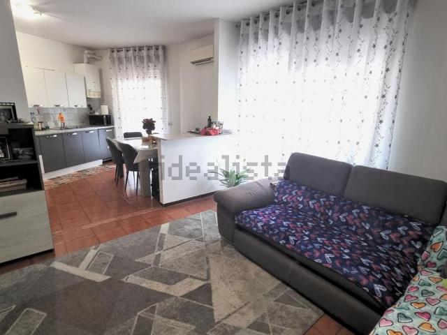 Appartamento in vendita di 95 m² in Via Don Giacomo Trevisani, 38