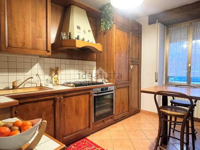 Appartamento in vendita di 95 m² in Via Edmondo De Amicis, 1