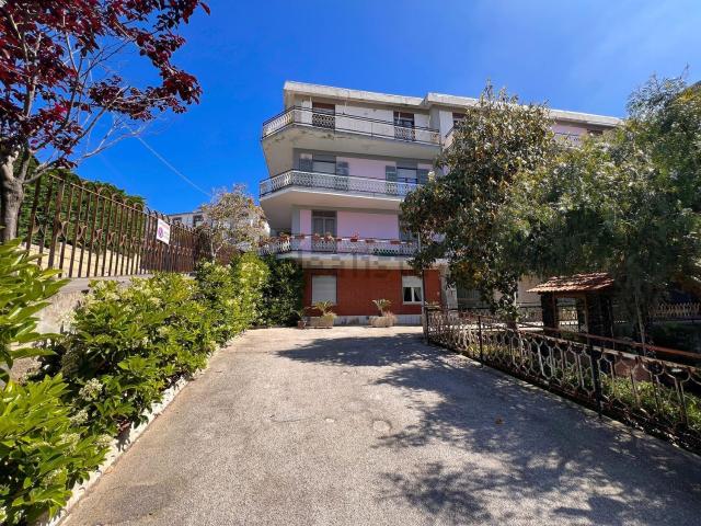 Appartamento in vendita di 95 m² in Via Filomarino III Traversa, 4