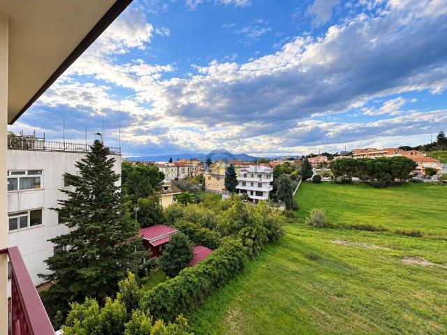 Appartamento in vendita di 95 m² in Via Francesco De Luca, 1