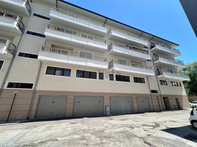 Appartamento in vendita di 95 m² in Via Francesco Filomusi Guelfi, 21