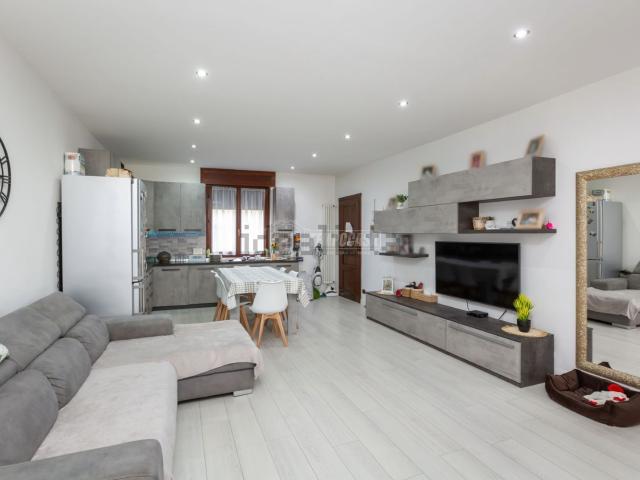 Appartamento in vendita di 95 m² in Via Genova, 6