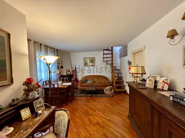 Appartamento in vendita di 95 m² in Via Andrea Costa, 10