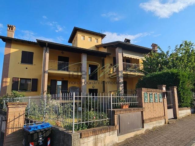 Appartamento in vendita di 95 m² in Via Giacomo Leopardi