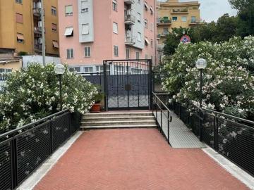 Appartamento in vendita di 95 m² in Via Giulio Curioni