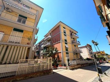 Appartamento in vendita di 95 m² in Via L. Zuppetta