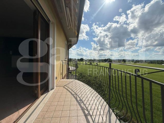 Appartamento in vendita di 95 m² in Via Lago di Garda, 28