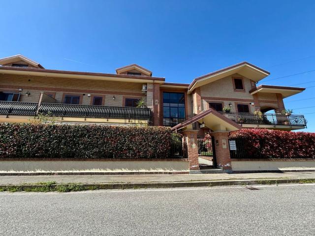 Appartamento in vendita di 95 m² in Via Luigi Firpo, 13