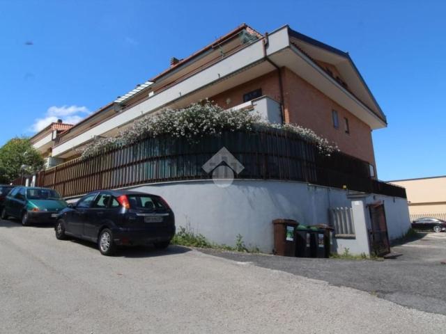 Appartamento in vendita di 90 m² in Via Montecalvo di Sotto, 13