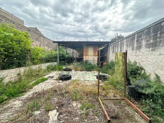 Appartamento in vendita di 95 m² in Via Nazionale Appia