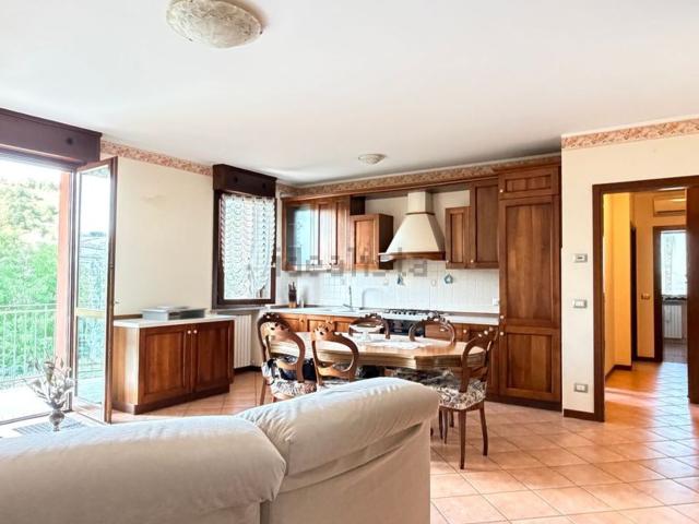 Appartamento in vendita di 95 m² in Via Praga