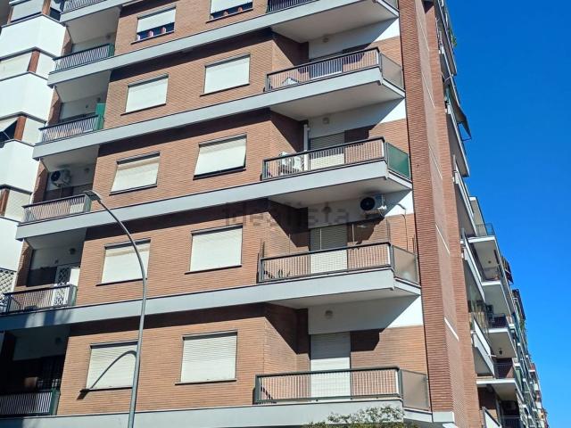 Appartamento in vendita di 95 m² in Via Renzo da Ceri, 209