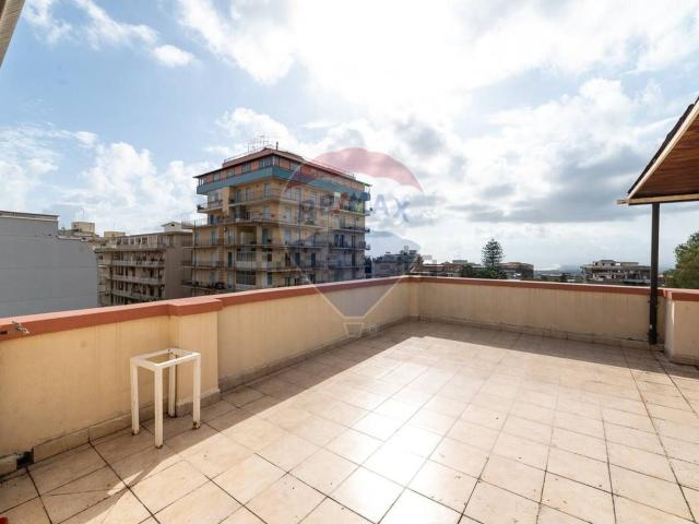 Appartamento in vendita di 95 m² in Via Riccardo Quartararo, 10