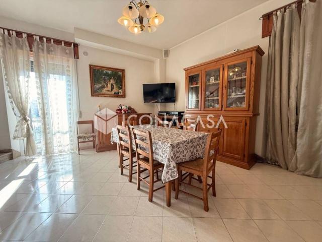 Appartamento in vendita di 95 m² in Via Riviera, 34