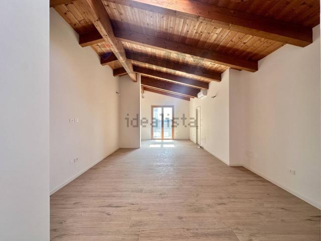 Appartamento in vendita di 95 m² in Via Roma, 21