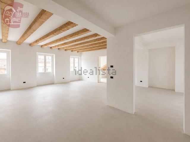 Appartamento in vendita di 95 m² in Via San Francesco D&apos Assisi, 40