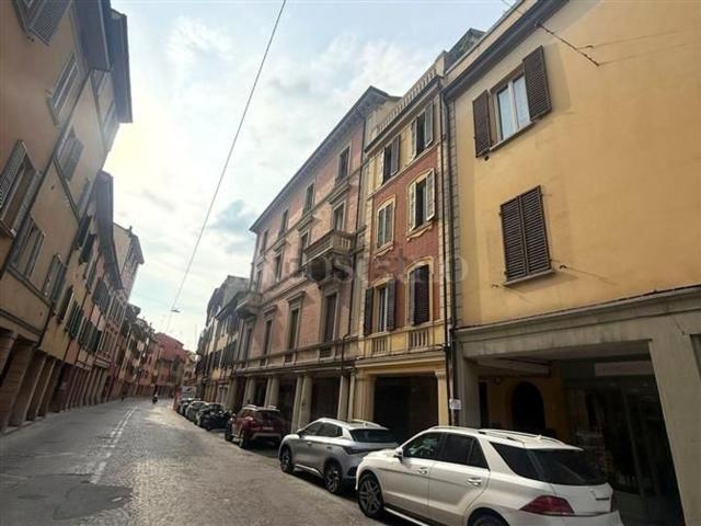 Appartamento in vendita di 95 m² in Via Saragozza