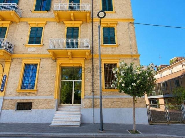 Appartamento in vendita di 95 m² in Viale delle Rose, 19