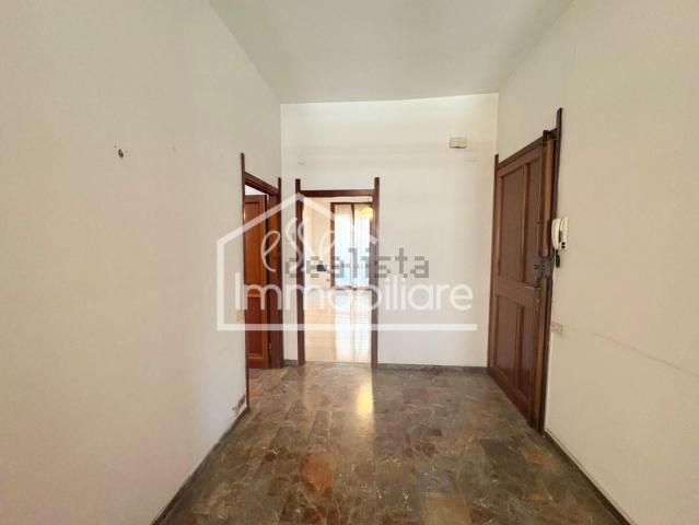 Appartamento in vendita di 95 m² in Viale Francesco Petrarca, 50053