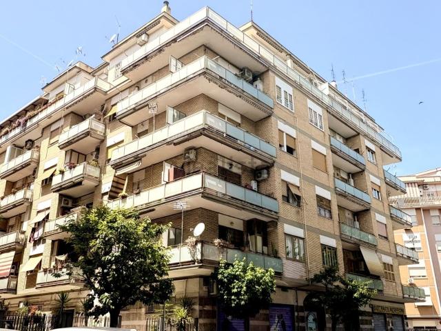 Appartamento in vendita di 95 m² in Viale Giovanni Battista Valente