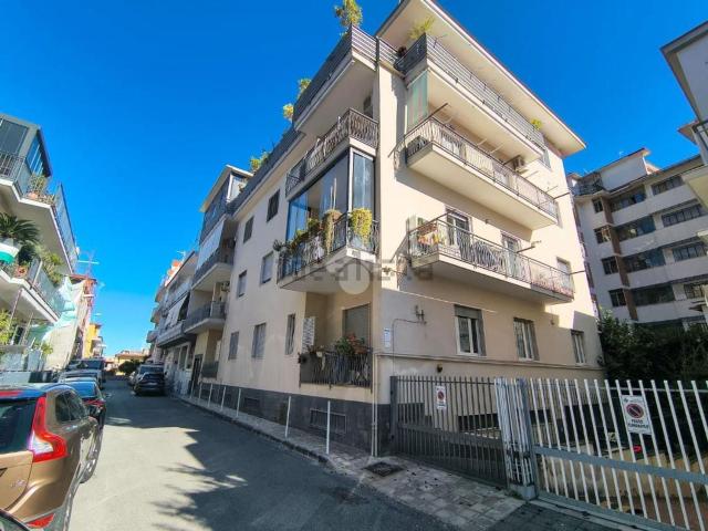 Appartamento in vendita di 95 m² in Viale Plinio, 16