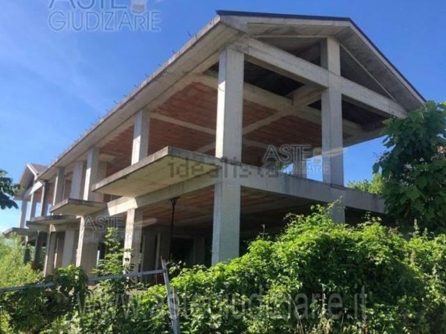 Appartamento in vendita di 966 m² in Via Fratelli Costantini