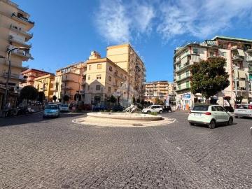 Appartamento in vendita di 96 m² in Piazzale Stazione Circumvesuviana, 17