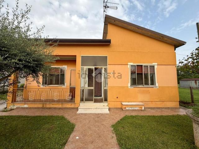 Appartamento in vendita di 96 m² in Via 4 Novembre, 125